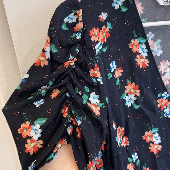 Zara floral dress - Picture 3 of 5